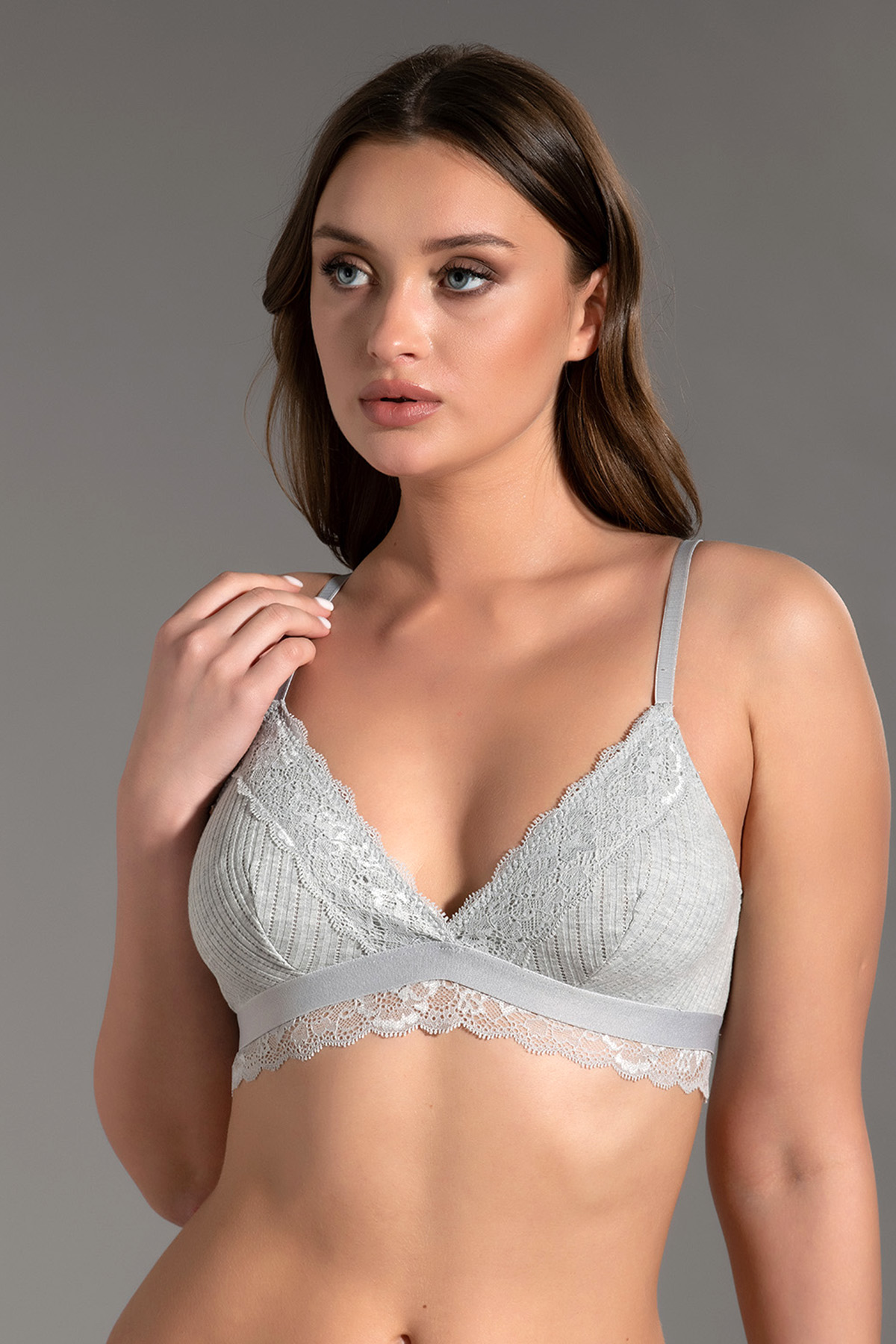 8130 - Desteksiz First Bra Sütyen - C